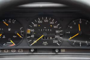 Bild 34/62 von Mercedes-Benz 190 E (1983)