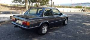 Image 2/100 of BMW 323i (1984)