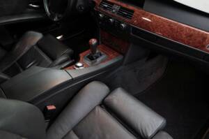 Image 16/45 of ALPINA B5 (2005)