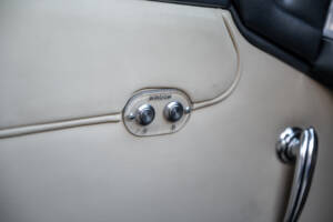 Image 40/56 de Aston Martin DB 4 (1958)