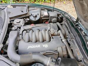 Image 26/39 of Jaguar XK8 4.0 (1998)