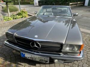 Immagine 5/56 di Mercedes-Benz 500 SL (1985)