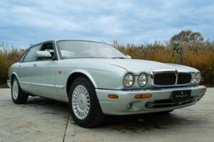 Image 10/50 de Jaguar XJ 8 Sovereign (1997)