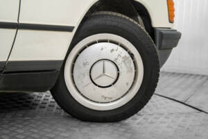 Image 43/50 de Mercedes-Benz 190 D (1985)