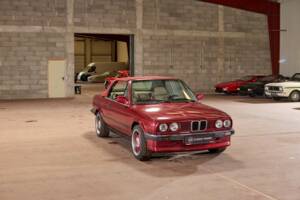 Image 24/45 of BMW 320i (1990)