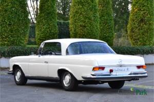 Image 3/50 of Mercedes-Benz 250 SE (1966)