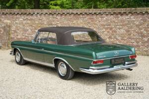 Bild 2/50 von Mercedes-Benz 220 SE b (1964)