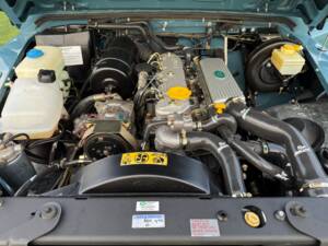Image 26/33 de Land Rover Defender 90 (1997)