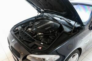 Image 21/24 of BMW 550i (2012)