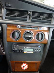 Image 3/34 de Mercedes-Benz 190 E 1.8 (1991)
