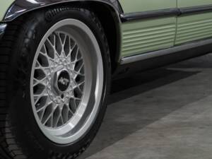 Image 27/66 of Mercedes-Benz 450 SLC (1977)