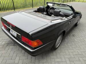 Image 12/44 of Mercedes-Benz 300 SL (1991)