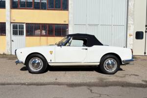 Image 3/23 of Alfa Romeo Giulia 1600 Spider (1963)