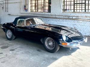 Image 5/8 de Jaguar E-Type (1968)