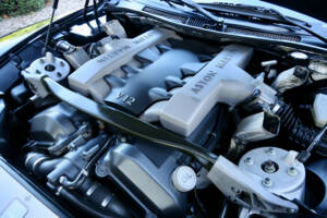 Image 4/50 de Aston Martin V12 Vanquish (2002)