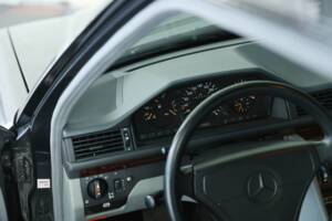 Bild 21/50 von Mercedes-Benz 500 E (1993)