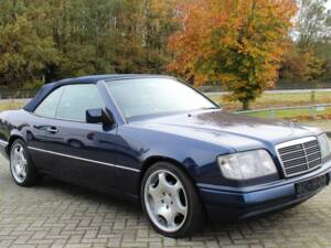 Immagine 7/8 di Mercedes-Benz E 200 (1995)
