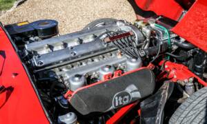 Image 5/41 de Jaguar E-Type (1968)