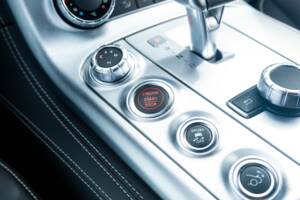 Image 25/32 of Mercedes-Benz SLS AMG (2011)