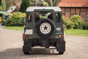 Image 18/42 of Land Rover Defender 90 (2015)