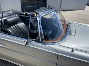 Image 33/47 of Mercedes-Benz 250 SE (1966)