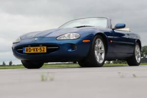 Image 38/50 de Jaguar XK8 4.0 (1997)