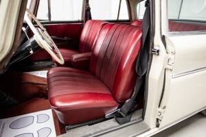 Bild 11/32 von Mercedes-Benz 220 SE b (1965)