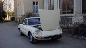 Image 33/58 of Alfa Romeo 2000 Spider Veloce (1977)