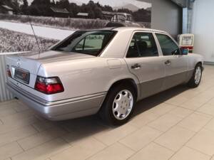 Bild 7/19 von Mercedes-Benz E 420 (1994)