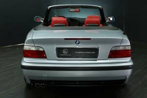 Immagine 5/50 di BMW 328i (1997)