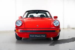 Image 2/31 of Porsche 911 Carrera 3.2 (1988)