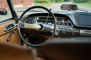 Image 29/44 of Citroën DS 21 (1968)