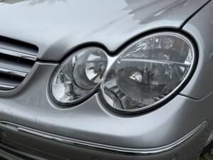 Image 9/27 of Mercedes-Benz CLK 320 (2002)