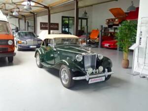 Image 15/40 of MG TD Midget (1953)