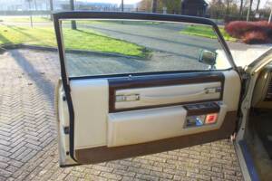 Image 50/56 of Cadillac Coupe DeVille (1977)