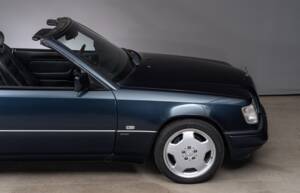 Image 16/28 of Mercedes-Benz E 320 &quot;Final Edition&quot; (1997)