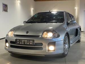 Immagine 10/43 di Renault Clio II V6 (2001)