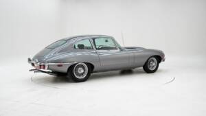 Image 2/15 de Jaguar E-Type (1969)