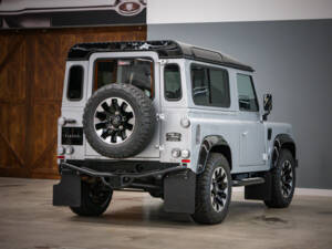 Bild 11/36 von Land Rover Defender 90 Works V8 &quot;70th Edition&quot; (2015)