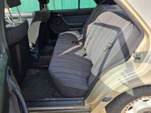 Bild 14/21 von Mercedes-Benz 300 E (1986)