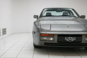 Bild 13/19 von Porsche 944 Turbo (1988)
