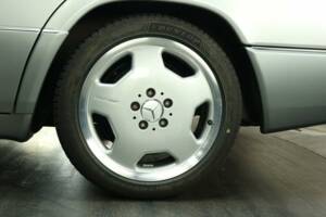 Bild 50/50 von Mercedes-Benz 300 E-24 (1992)