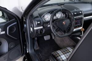 Bild 9/38 von Porsche Cayenne Turbo (2007)