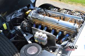 Image 27/31 de Jaguar E-Type (1968)