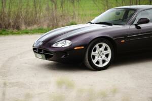 Immagine 3/28 di Jaguar XK8 4.0 (1999)