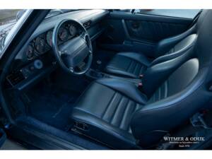 Image 3/33 de Porsche 911 Carrera 4 (1992)