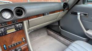 Image 70/88 of Mercedes-Benz 380 SL (1984)