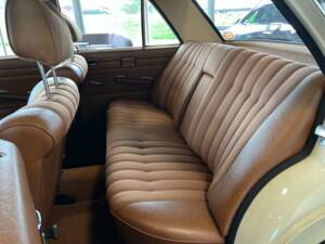 Image 6/21 of Mercedes-Benz 200 (1972)