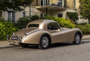 Image 3/34 of Jaguar XK 120 FHC (1952)