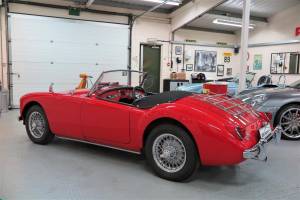 Image 2/12 de MG MGA 1500 (1957)